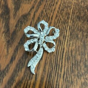 Silver brooch / pendant in shape of a bow with rhinestones